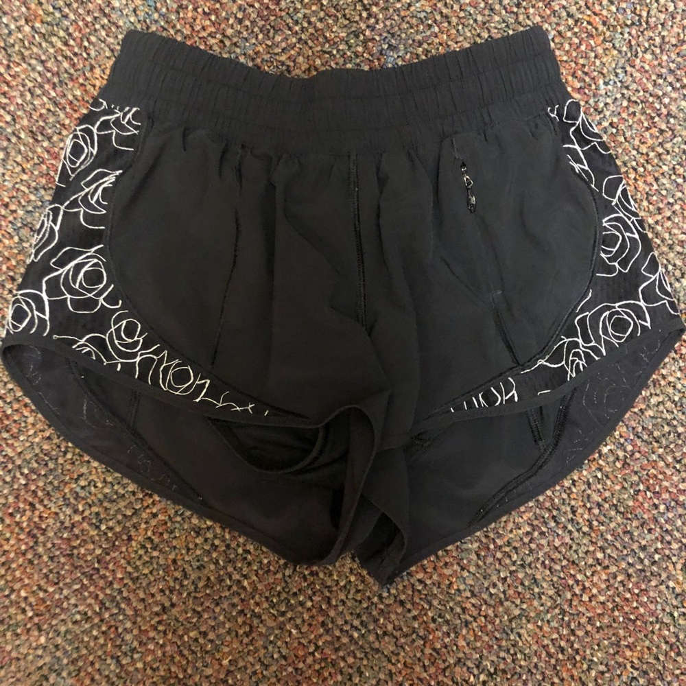 Lululemon Hotty Hot Short size 4